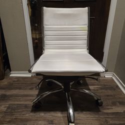 Rolling office chair