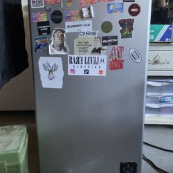 Mini Fridge 