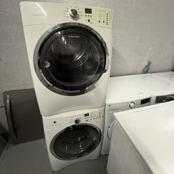 Electrolux Washer And Dryer Set “27 ( Lavadora Y Secadora )