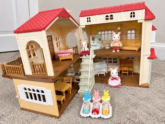Calico Critters Deluxe House + Family & Furniture