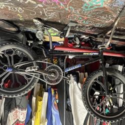 GT MACH 1 BMX BIKE