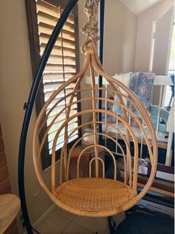 Hanging chair with stand