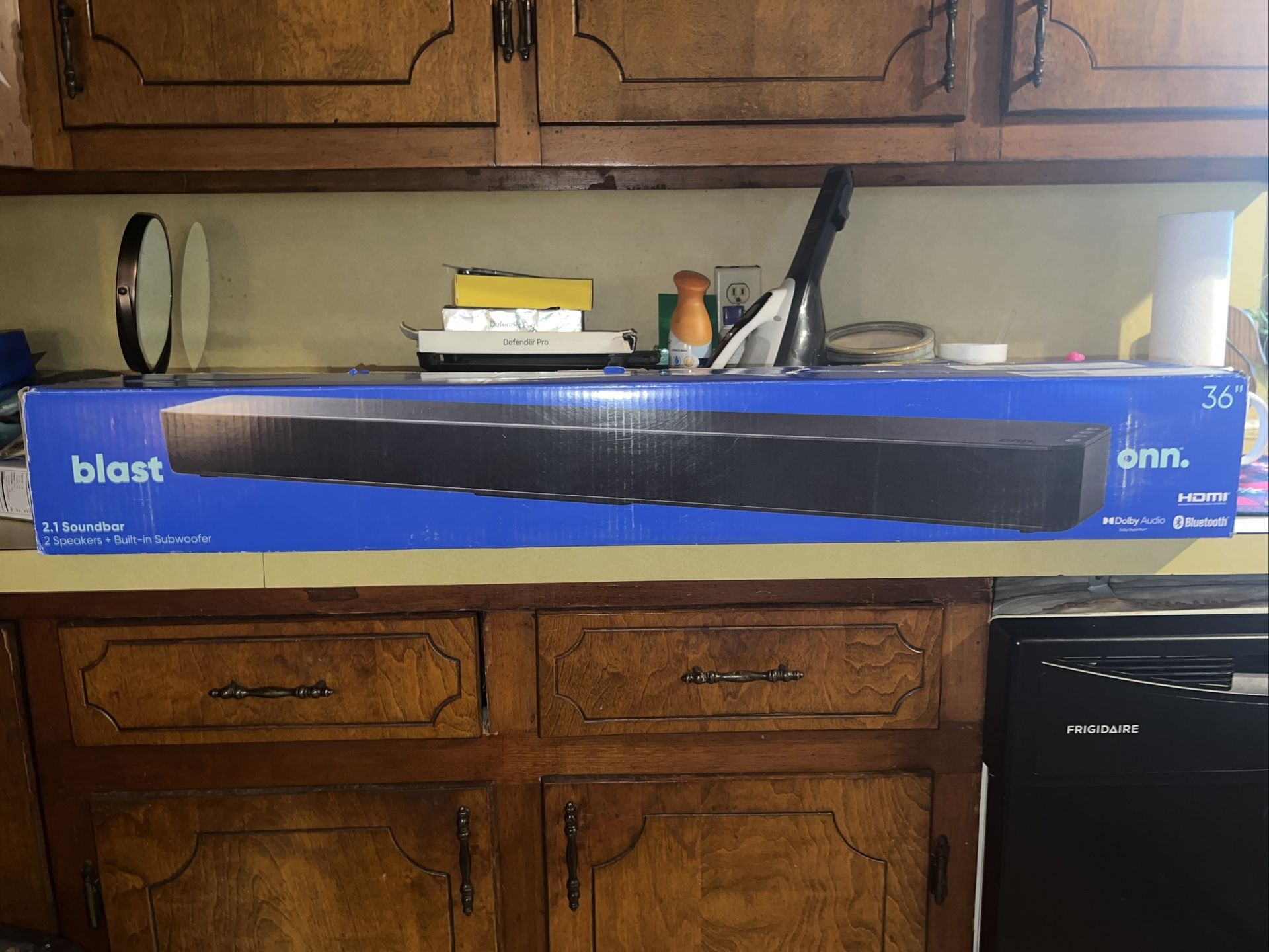 onn. 2.1 soundbar 2 Speakers with Built In Subwoofer 36"