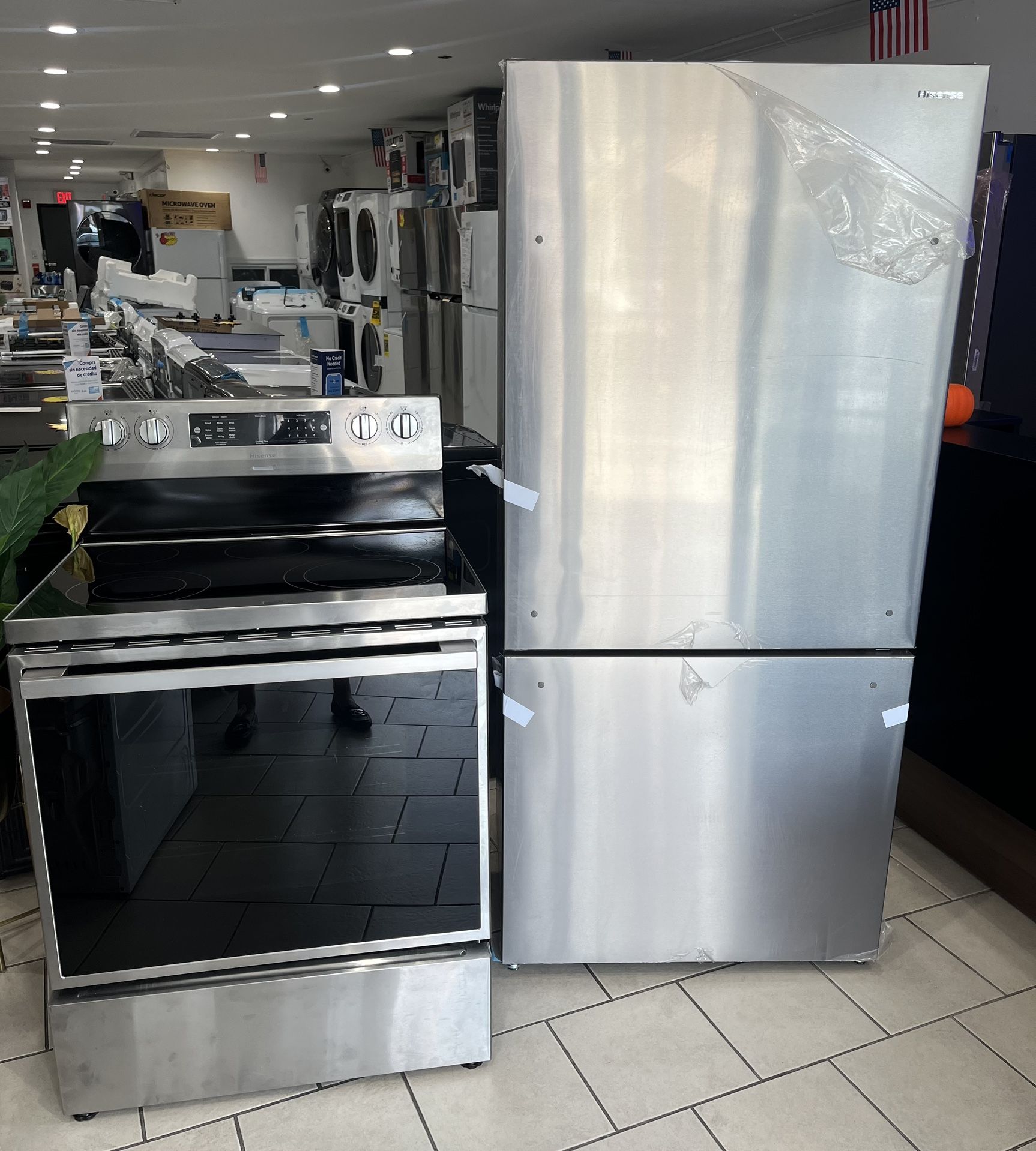 Kitchen Combo Hisense Refrigerator 30β Battom Freezer & Electric Stove In Stainless Steel