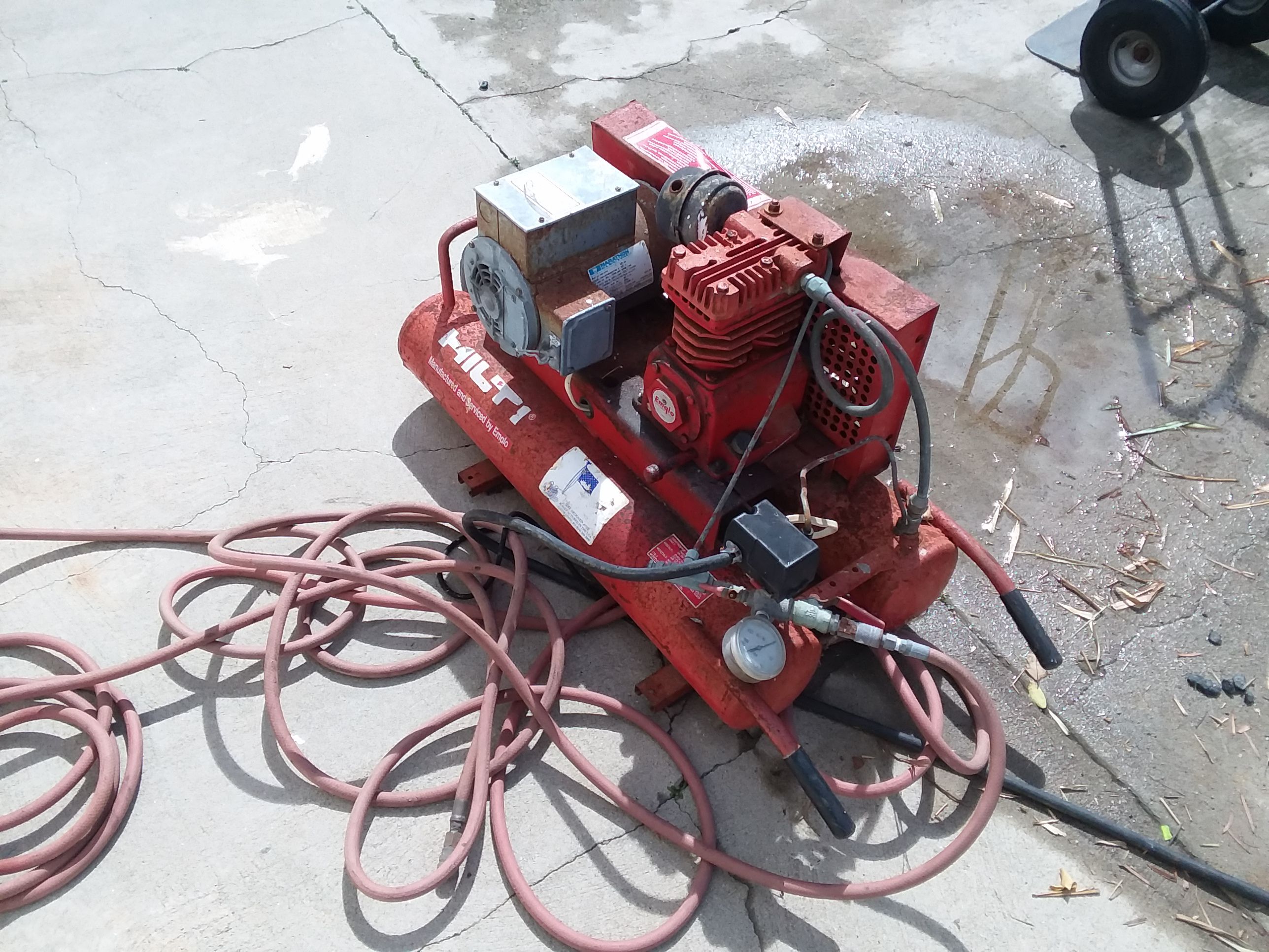 r Hilti double tank electric air compressor for Sale in Oceanside