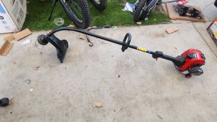 Troy-Bilt TB25CB 2-cycle, 25cc gas-powered string trimmer (se hable español)