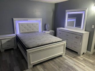 Queen Bedroom Set For Sale. Ask For Price 