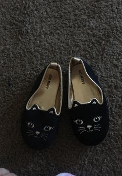 Little girl cat slip ons