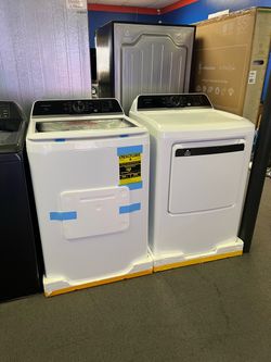 Frigidaire white washer and dryer set
