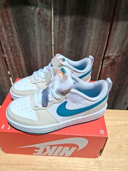 Boy's nike shoe size 11 new