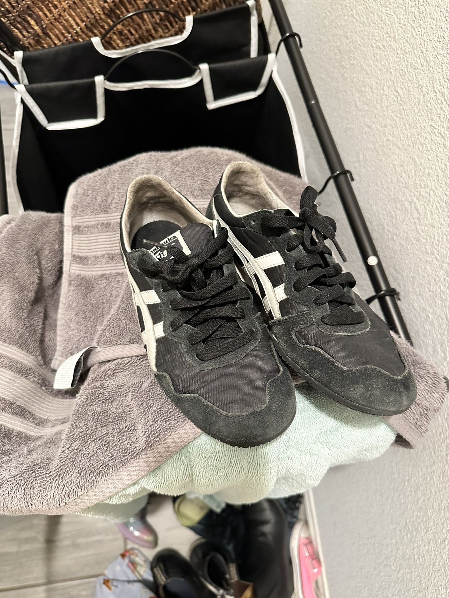 Onitsuka Tiger Black And White Serrano Women's TH109L