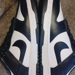 Nike black and white dunks for women