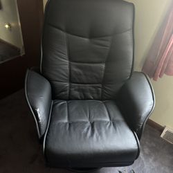 Lounge Chair / Lazy Boy Recliner 