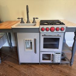 KidKraft Large Wooden Play Kitchen w/ Island – 360° Play