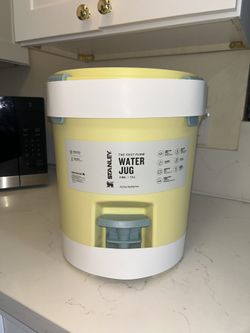 Stanley Water Jug 2 Gallón