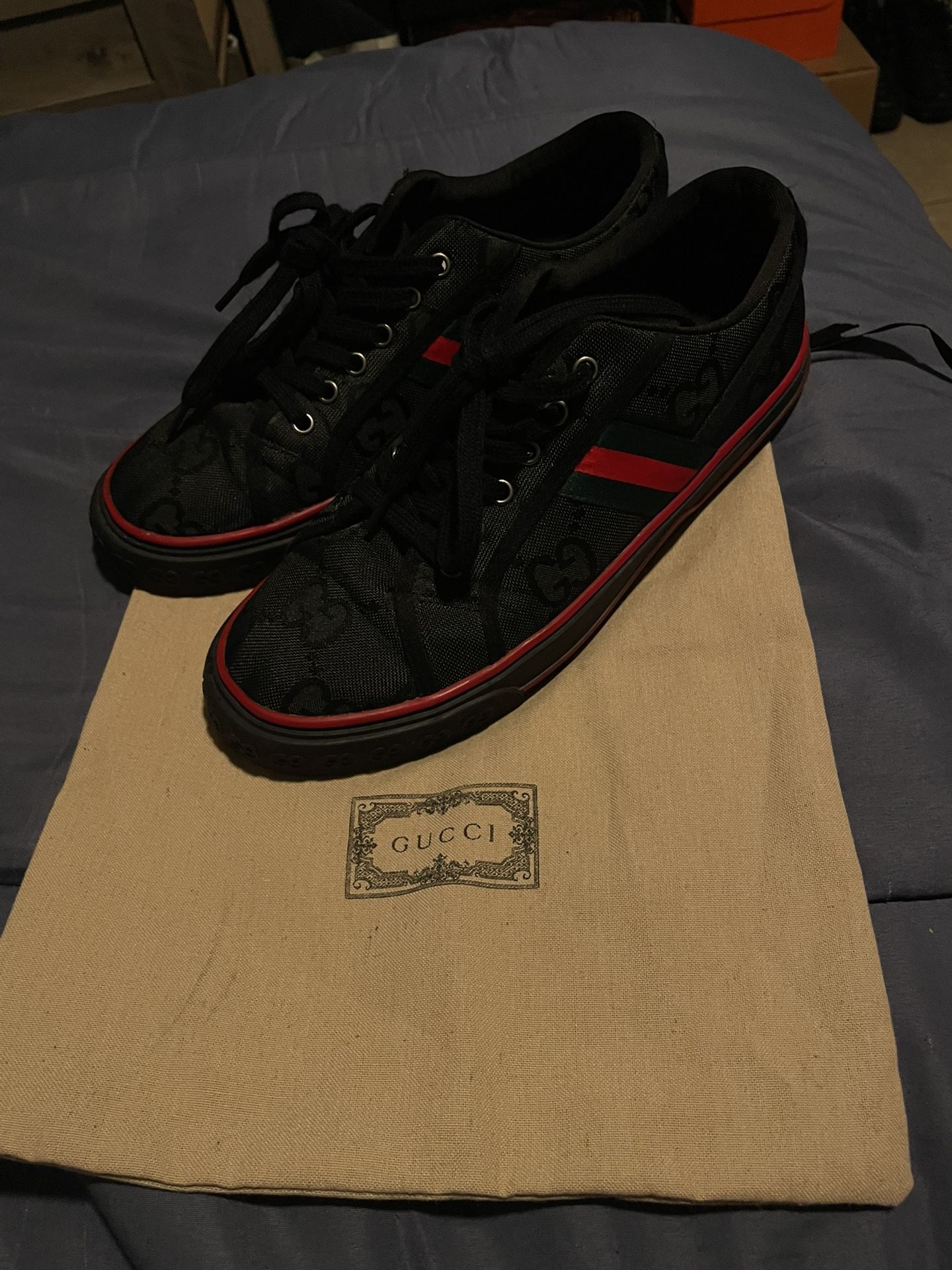 Gucci shoes Size 9 can fit a ten 