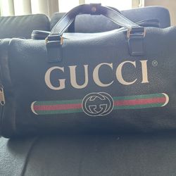 Gucci Duffle Bag Authentic (NEGOTIABLE)