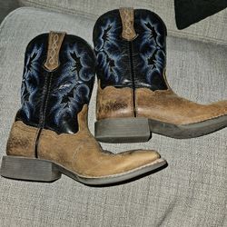 COWBOY BOOTS /ARIAT SIZE 2