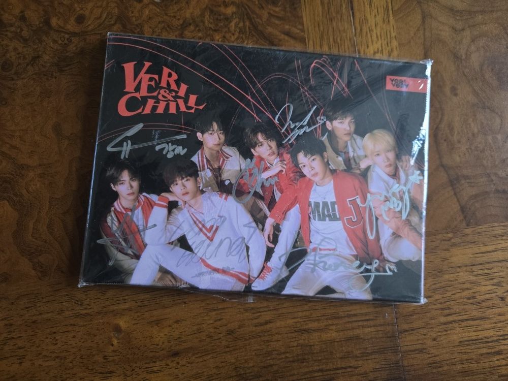 Verivery Veri And Chill Signed Album