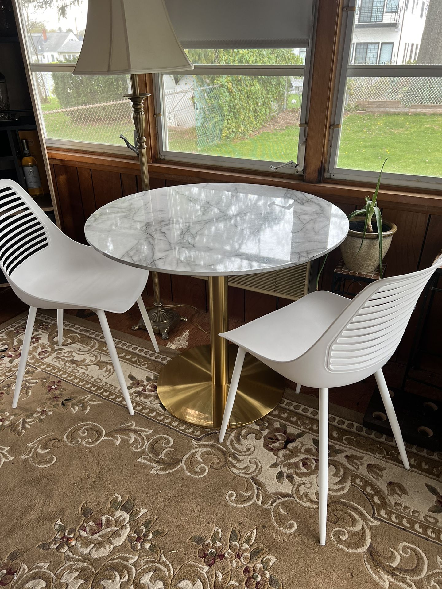 Round Table And Chairs