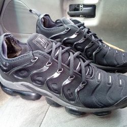 Size 9 Nike Vapor Max (Used)