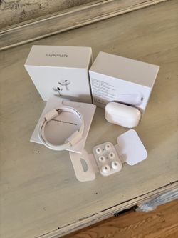 *SEALED* Apple Airpod Pros Come With Box