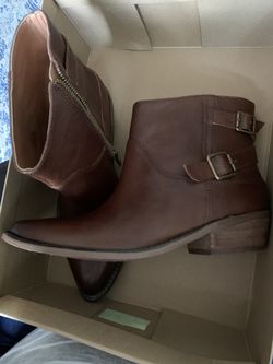 Brand new lucky brand boots size 7.5