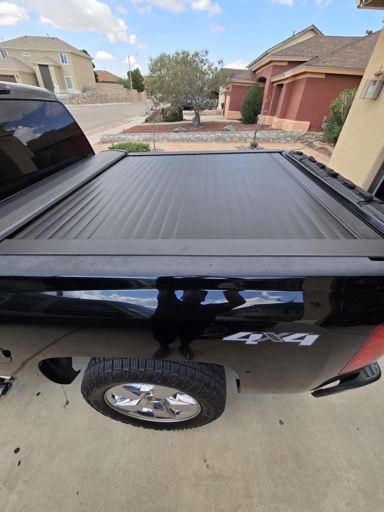 Chevy retractable bed Cover for Sale in Anthony, TX OfferUp