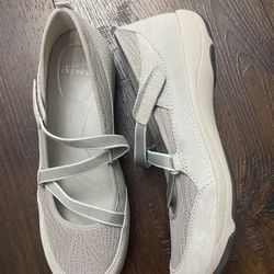 Womans Gray Shoes By Dansko Size 8.5 