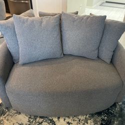 Swivel Snuggle Chair 