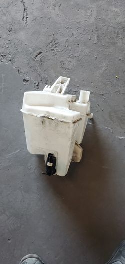 Wipers  Container Nissan Sentra 18 