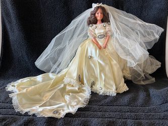 MCM 1960's Uneeda Doll Co Wendy Doll Bride-All Original-Marked-Ornate Dress-Shoes-Bendable Knees