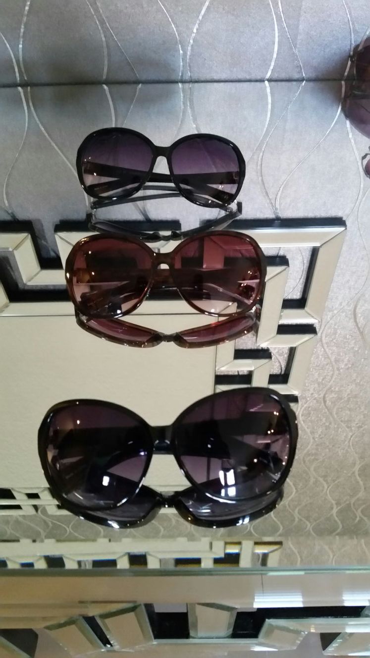 Woman sunglasses(J lo brand)