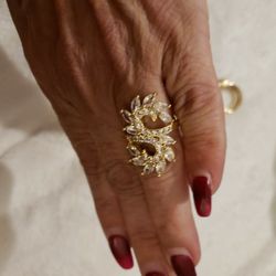 Size 8 Beautiful Diamond S Ring