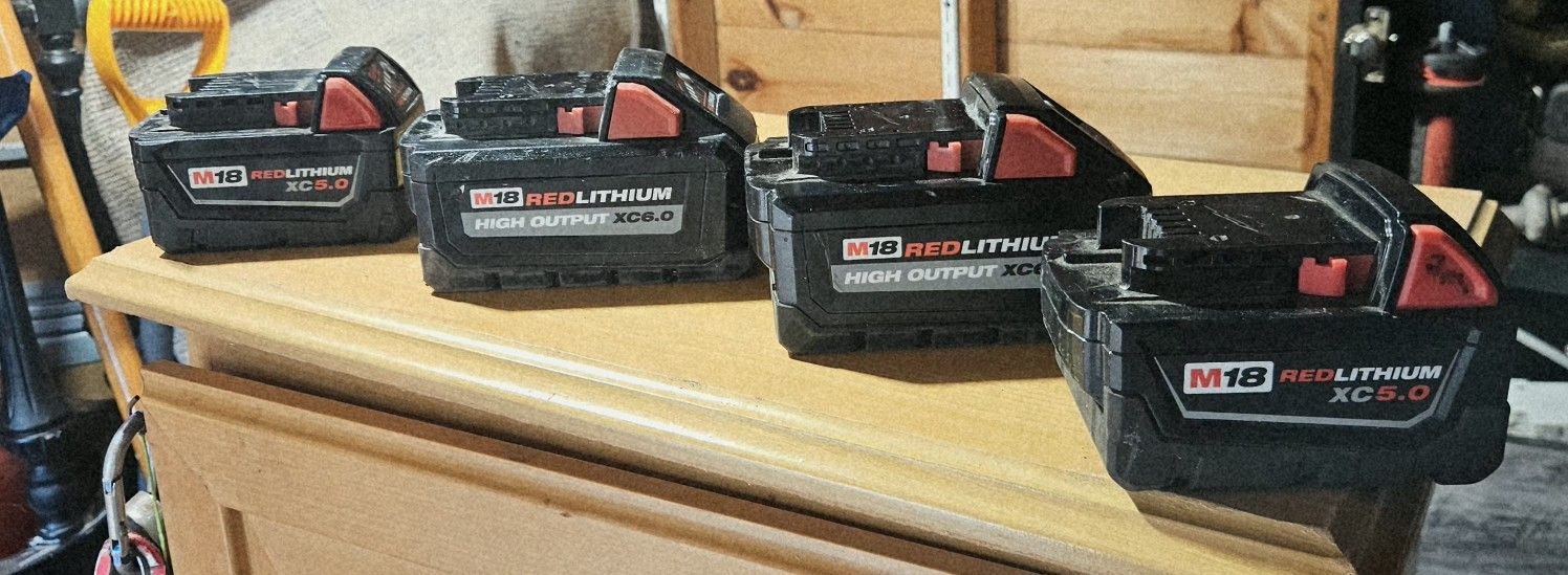 4 Milwaukee M18 REDLITHIUM XC 5.0 Batteries 🔋 Lightly Used – Excellent ConditionSelling a set of 4 genuine Milwaukee M18 REDLITHIUM XC 5.0 batteries 