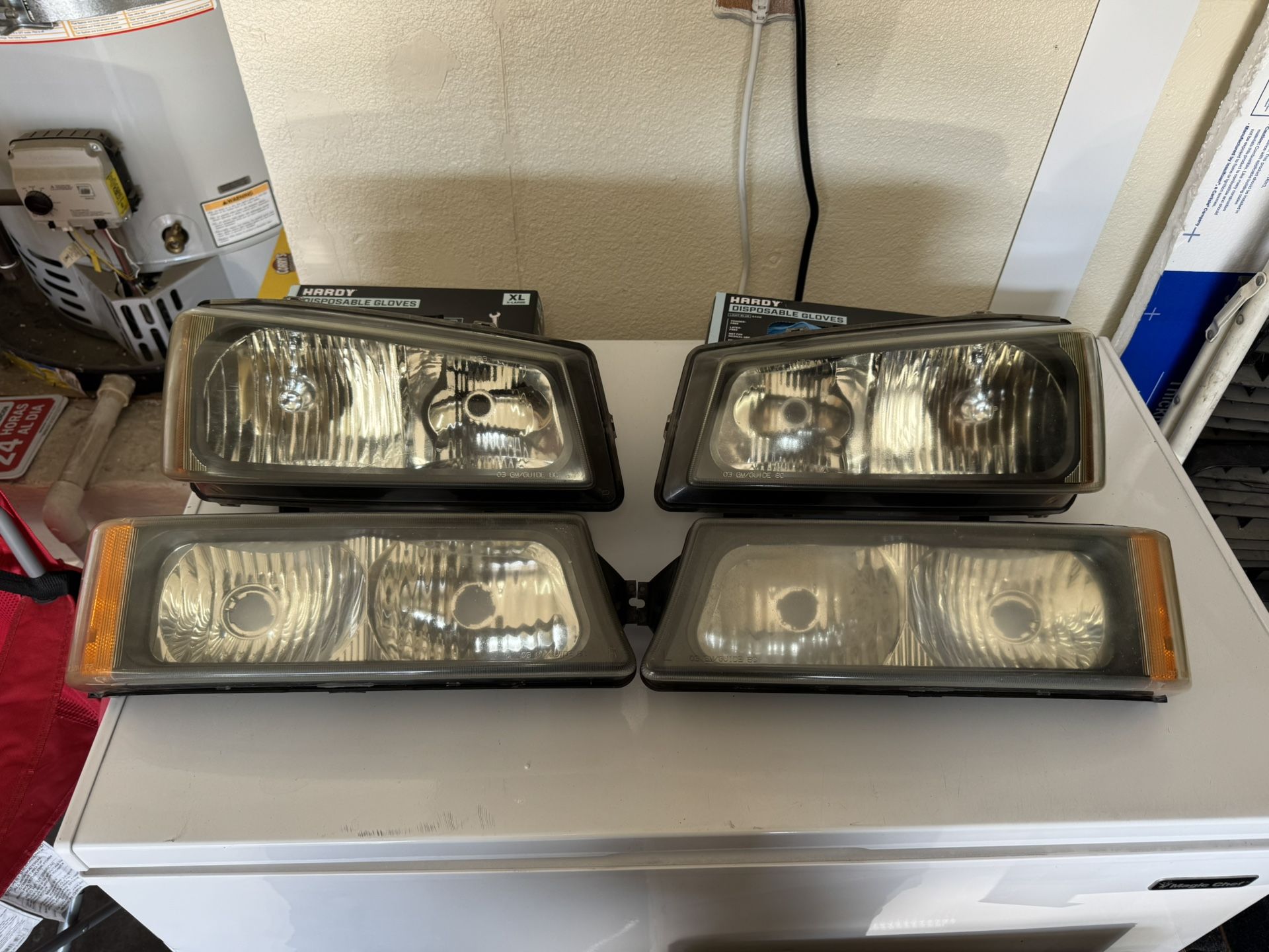 2003-2007 Chevy Avalanche Silverado 1(contact info removed) 3500 used OEM Headlights Assembly.