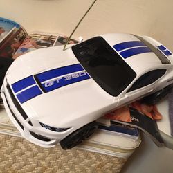 White/blue R/c Car