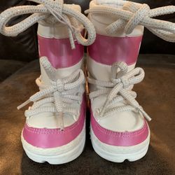 Girls Weebok Snow Boots- Size 6