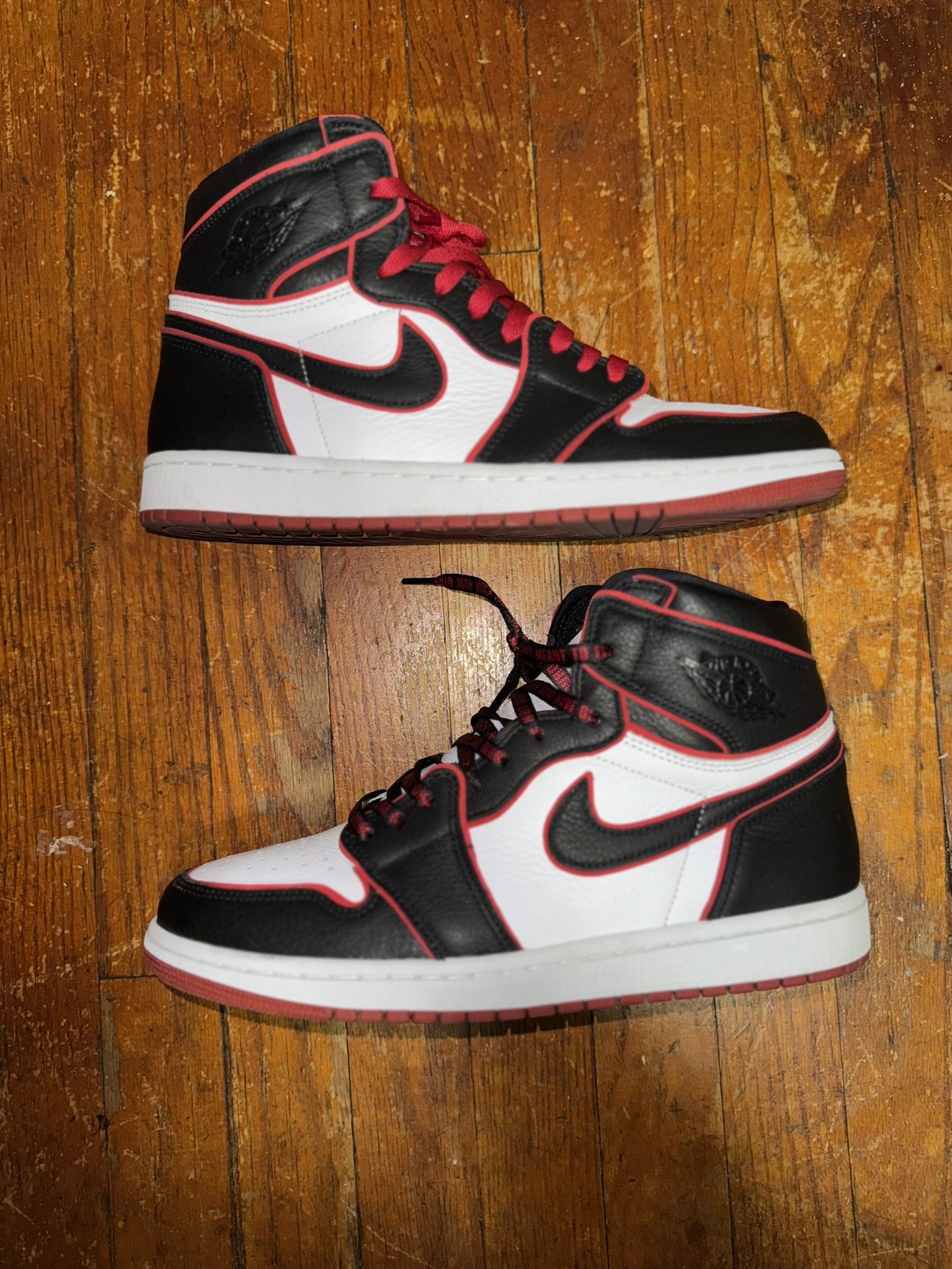 Jordan 1 High “Bloodline”