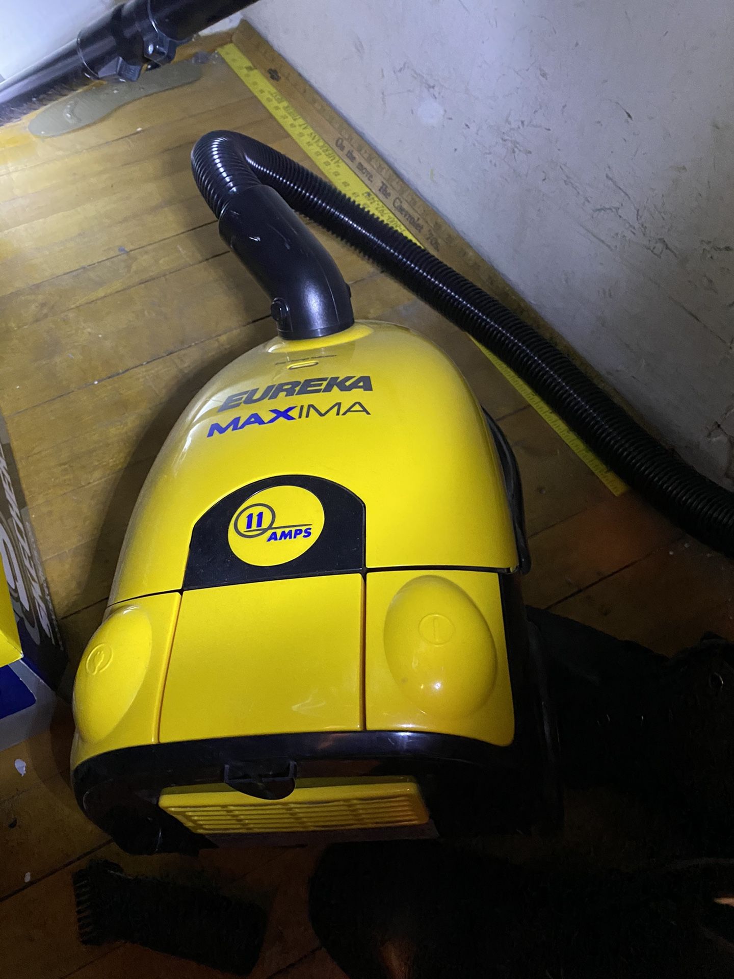 EUREKA MIGHTY MITE VACUUM