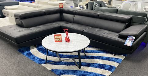 Black sectional available THIS WEEKEND ONLY $1,299/Seccional negro disponible ESTE FIN DE SEMANA SOLO $1,299