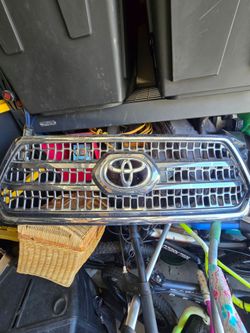 Tayota Tacoma Grille