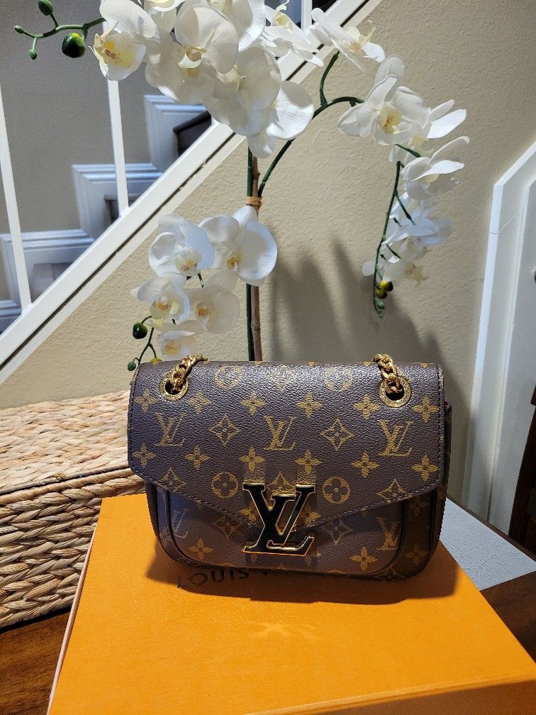 Louis Vuitton Purse for Sale in Burbank, CA OfferUp