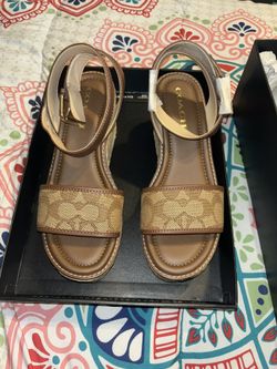 WOMANS COACH KHAKI BUCKLE SANDALS SIZE 7.5
