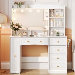 L458 $220  Large Makeup Vanity Table