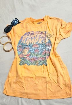 Pretty snoopy Halloween shirt size S