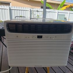 Frigidaire AC Unit 15 000 BTU 115 Volts