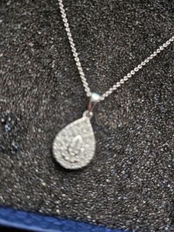 Silver Teardrop Pendant Necklace