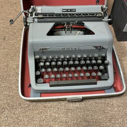 Royal Typewriter 