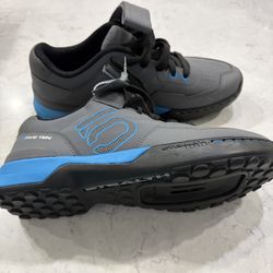 Five Ten Mountain Bike Shoes 8.5us Size BRAND NEW